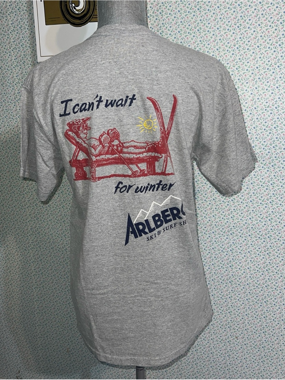 Arlberg Ski & Surf Shop Unisex Vintage Short Sleeve T-Gray Graphic Shirt M